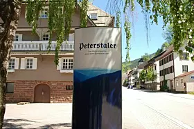 Der Firmensitz von Peterstaler Mineralquellen in Bad Peterstal.