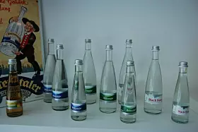 Verschiedene Glasgebinde.