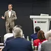 Bobst Group-CEO Jean-Pascal Bobst auf einer Pressekonferenz in Mex.