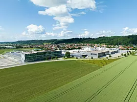 Multivac Sepp Haggenmüller SE & Co. KG •Hauptsitz: Wolfertschwenden, Bayern •Indien-Präsenz: Multivac India Packaging Solutions Pvt. Ltd., u. a. in Mumbai •Fokus: Verpackungslösungen für Lebensmittel, Medizinprodukte, Industrie
