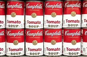 Campbell's Soup Dosen: Spätestens seit Andy Warhol die rot-weißen Campbell's Soup Dosen zu Pop-Art machte sind sie ein Synonym für Suppe aus der Dose.