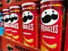 Pringles: Die zylindrische Verpackung von Pringles mit dem aufgedruckten Gesicht des Markensymbols ist sofort erkennbar; der Slogan