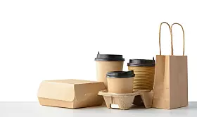 Verschiedene To-Go-Verpackungen aus Papier