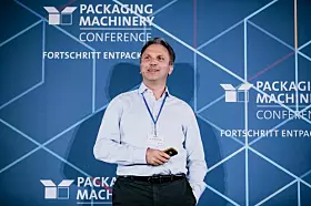 Dr. Torsten Schmid von OSB International Consulting eröffnete des zweiten Tag der Packging Machinery Conference mit einem Impulsvortrag über Transformationskompetenz.