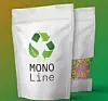 Zwei weiße Kunststoffbeutel mit Druckverschluss und Aufdruck eines Recyclingsymbols sowie des Markennamens Mono Line.