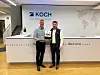 COO Thomas Winkler und CBDO Dr. Tim Wolf von Koch Pac-Systeme nahmen den Innovationspreis Anfang Februar entgegen.