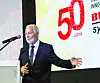 Eckhard Bluhm, der das Unternehmen vor 50 Jahren gründete, bei der Eröffnungsrede.
