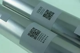 Speziell abgestimmt auf den Einsatz bei Tubenmaterialien: UV-härtende Tinte von Atlantic Zeiser.