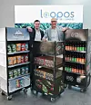 Michael Tercek, Packservice Österreich, und Markus Kibgies, HB RTS Group, mit den Mehrwegdisplays für Gemeos und Bodengraf.