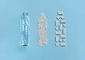 PET-Flasche wird zu Lego-Steinen