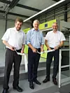 Offizielle Inbetriebnahme der Stanzmaschine Brausse 1060 ER durch Peter Marbach, Michael Münchow (Brausse) und Bernd Klenk (v.l.)