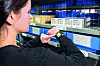 Die smarte Watch eröffnet eine hands-free-Kommissionierung im Lager.