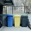 Mülltonnen in Wohnanlage