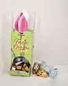 Schachtel mit Schokolade mit einer als Tulpenkranz formgestanzten Außenmanschette.