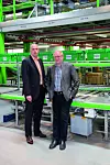 (v. l. n. r.) Volker Nielsen und Jörg Friedrich, Wollschläger GmbH & Co. KG. Mit dem Umzug in das neue Logistikzentrum Anfang 2015 hat Wollschläger seine Lagerfläche verdoppelt und damit Kapazität für weiteres Wachstum.