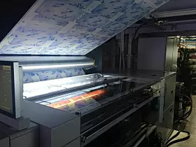 Das System passt den Druck bei Geschwindigkeitsänderungen automatisch an.