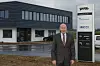 Stefan Pütz, Geschäftsführer der gleichnamigen Unternehmensgruppe und der Rico GmbH, vor dem neuen Bürogebäude im Ellwanger Industriegebiet Neunheim