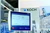 Sicher bedienen, Formate verwalten und Kenngrößen abrufen: Das neue 21-Zoll-HMI-Bedienpanel in Tabletoptik ist eins der innovativen Angebote von K 4.0, dem neuen Leistungspaket von Koch für die Digitalisierung im Sondermaschinenbau.