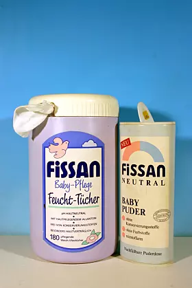 Fissan-Produkte in einer Kunststoff- und einer Kombidose – um 1995.