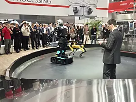 IMA zeigte, wie Roboter künftig mit Verpackungsmaschinen interagieren könnten.