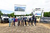 Spatenstich in Hamburg: (v. l. n. r.): Thorsten Schenk, Niederlassungsleiter Dortmund, Goldbeck West GmbH; Dr. Joachim Konrad, Leiter KHS-Produktdivision Großmaschinen; Dr. Margit Kiefe, stellvertretende KHS-Betriebsratsvorsitzende Standort Hamburg; Martin Resch, KHS-Geschäftsführer Finanzen, Einkauf und IT; Kai Acker, Vorsitzender der KHS-Geschäftsführung; Gunnar Groebler, Vorstandsvorsitzender der Salzgitter AG; Walter Schön, KHS-Geschäftsführer Personal; Ralf Pentinghaus, Leiter Facility Management bei KHS; Alexander Ahlvers, Architekt, Industrie Planung Architekten und Ingenieure GmbH.