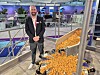 Simon Hill neben bzw. auf der Robag Quantum während der Interpack 2026.