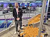 Simon Hill neben bzw. auf der Robag Quantum während der Interpack 2026.