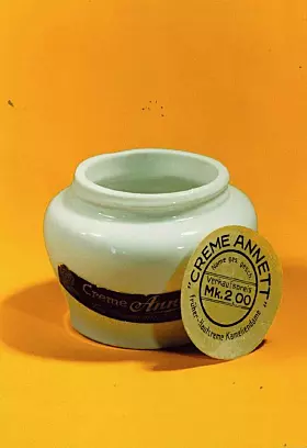 Mit Tiegeln wie diesem für Creme fing alles an.
