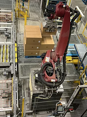 … sowie Palettierroboter.