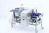 Vernetzter M50 R-Series Advancedline Metalldetektor in einer Edelstahl-Produktionsanlage auf Rollen.