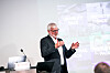 Jürgen Welker, Director Automation and Technology bei Koch Pac-Systeme, während seines Vortrags auf der Packaging Machinery Conference 2026.